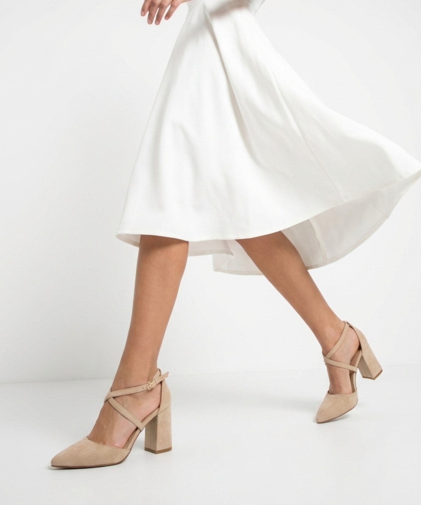 Sapato com tiras cruzadas  image number null